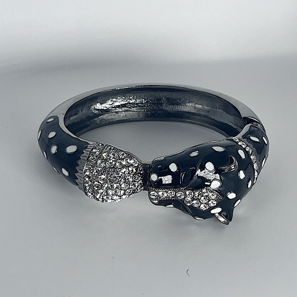 Vintage Black and Silver lion head cuff bracelet O/S